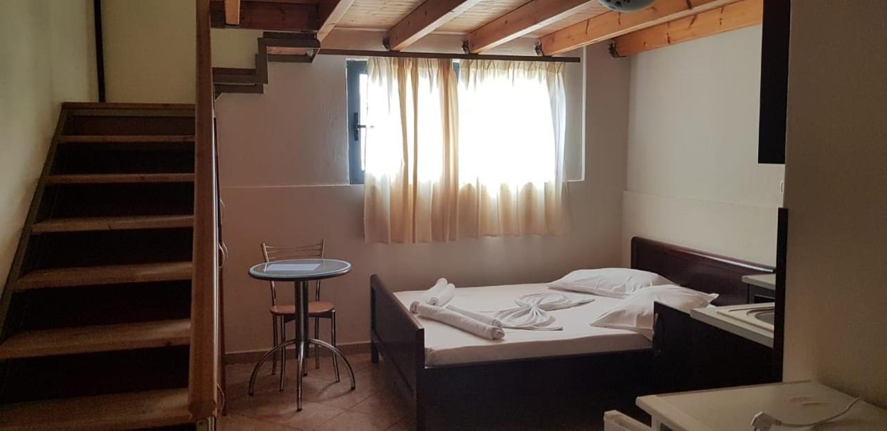 The First Hotel Saranda Εξωτερικό φωτογραφία