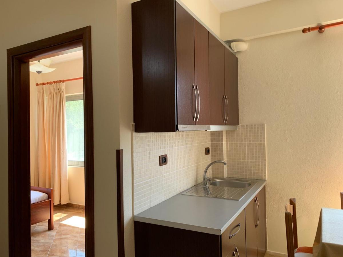 The First Hotel Saranda Εξωτερικό φωτογραφία
