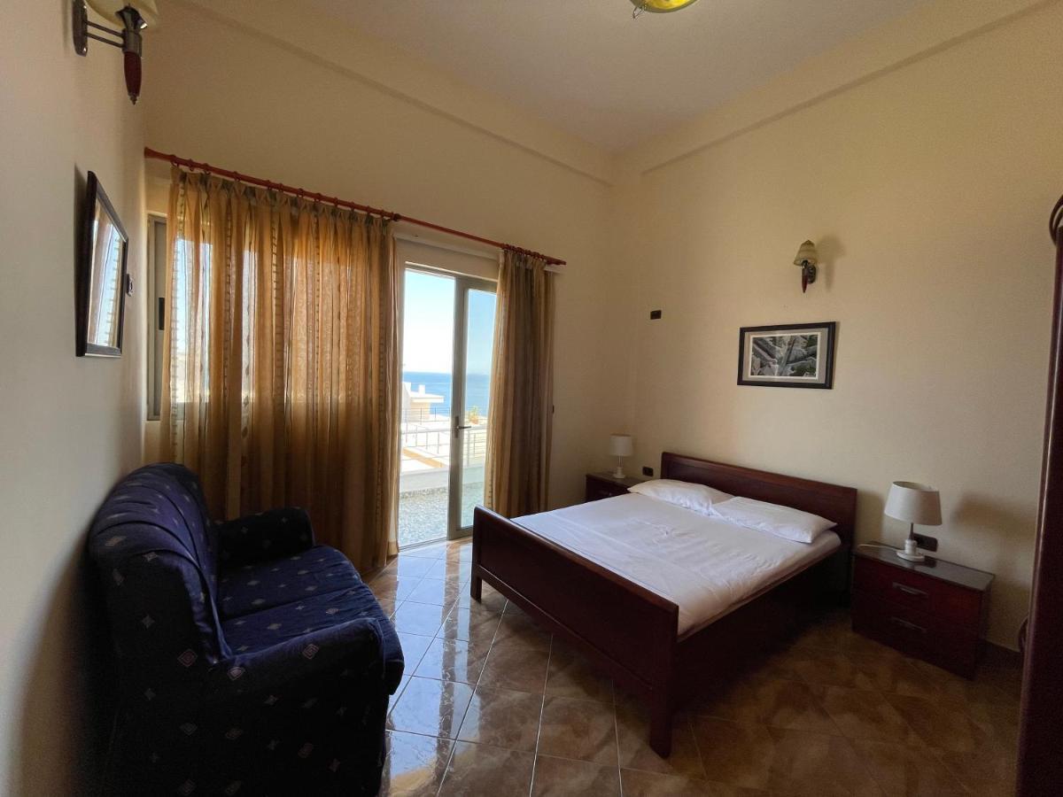The First Hotel Saranda Εξωτερικό φωτογραφία