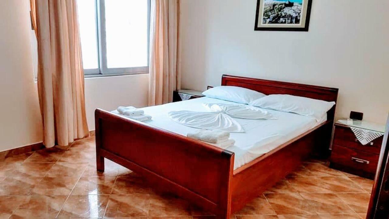 The First Hotel Saranda Εξωτερικό φωτογραφία