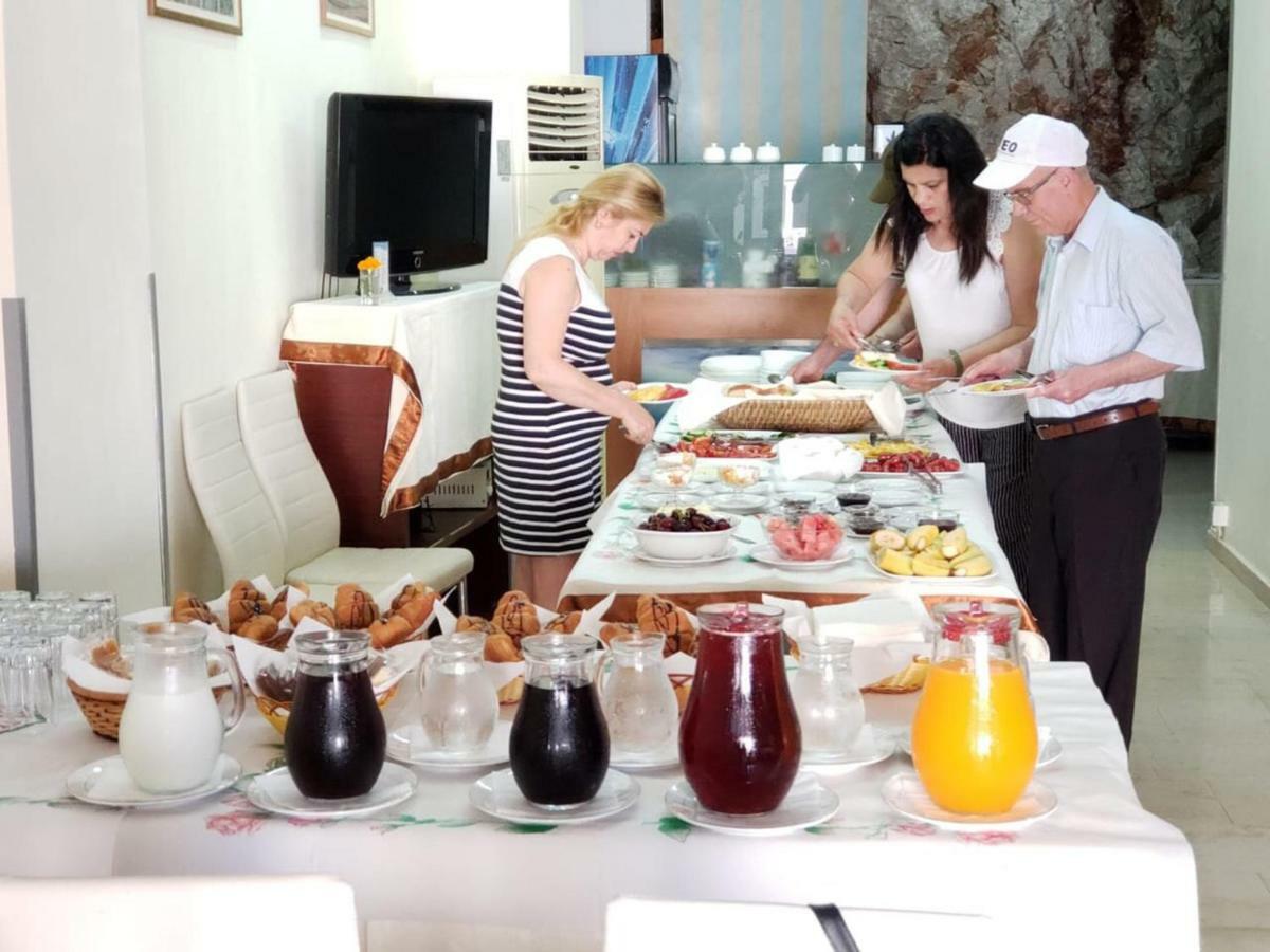 The First Hotel Saranda Εξωτερικό φωτογραφία