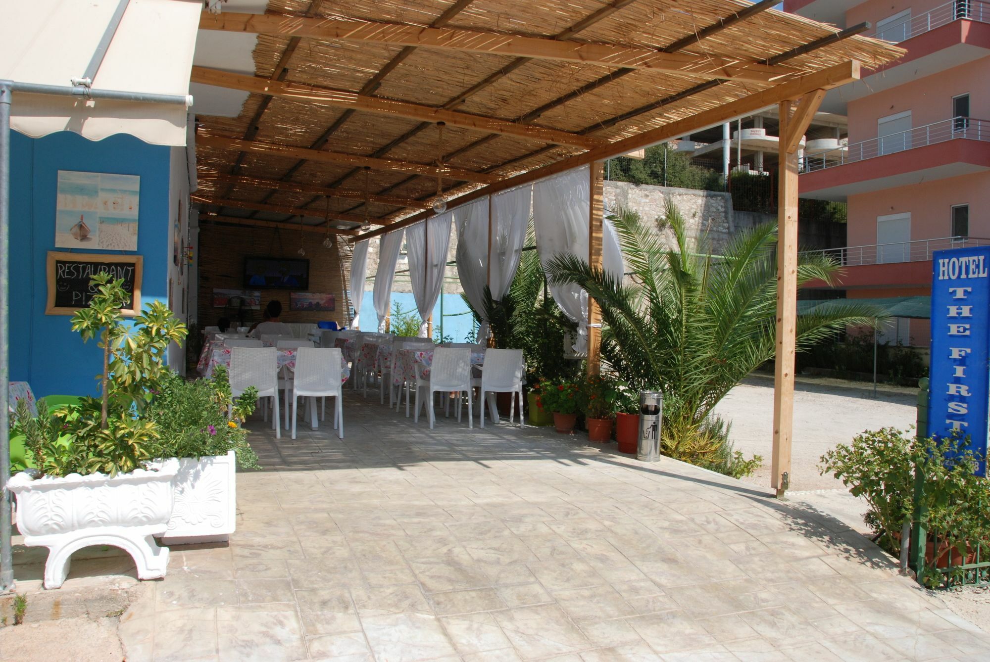 The First Hotel Saranda Εξωτερικό φωτογραφία