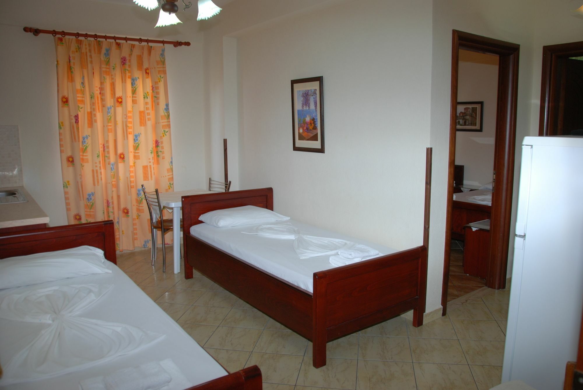 The First Hotel Saranda Εξωτερικό φωτογραφία